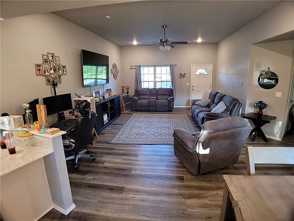 4th image of 1203 Lakewood Dr