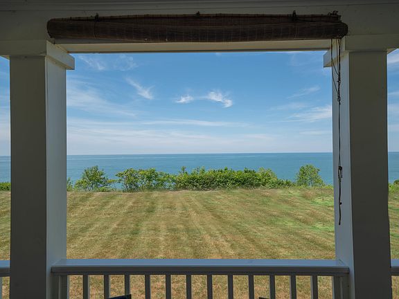 3rd image of 611 Lake Shore Dr