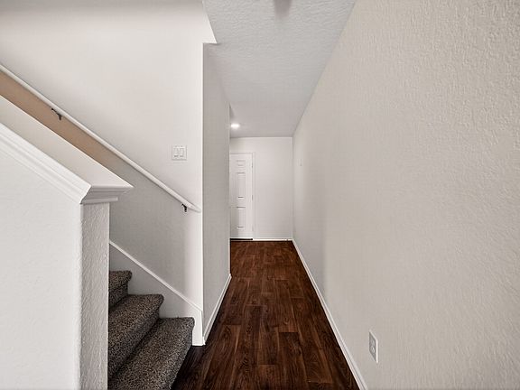 5th image of 1616 House Finch Dr
