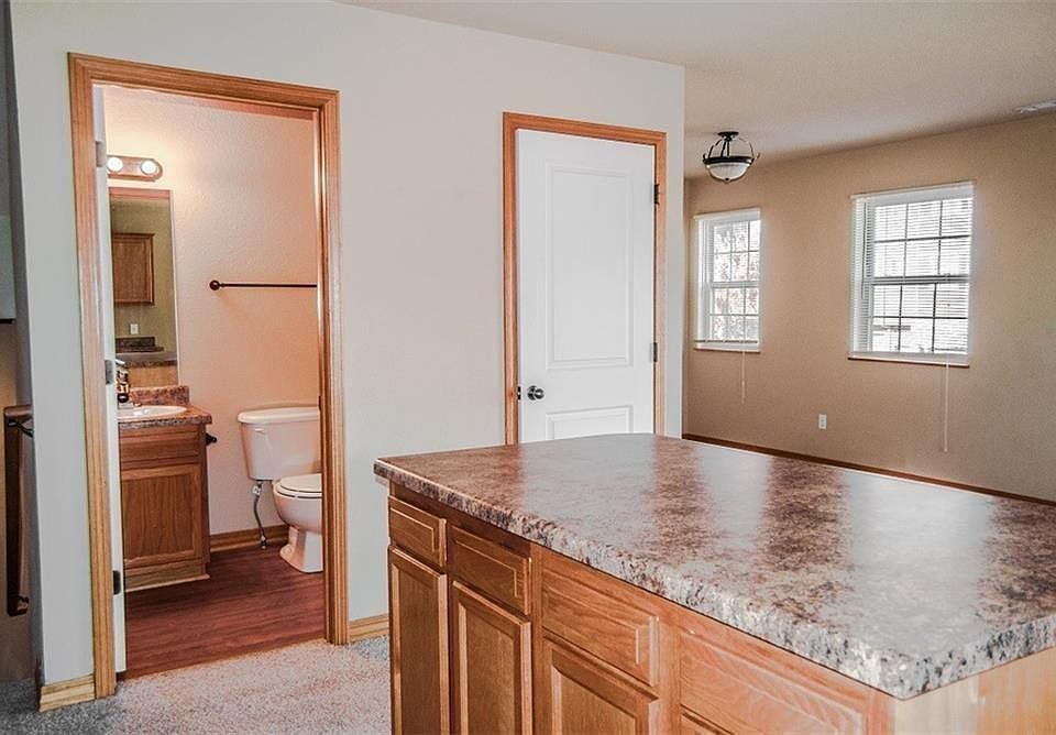 1st image of 2863 W Hillshire Dr