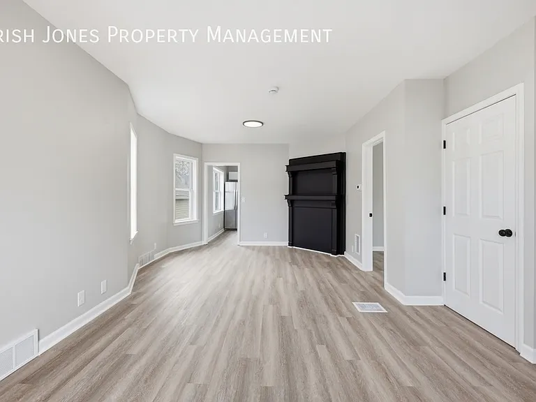 61 Princeton Pl #2 — Photo 8
