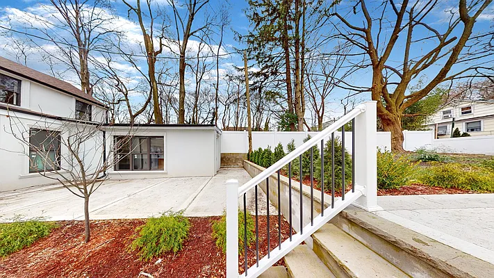 Sold by Remax Edge | media 26