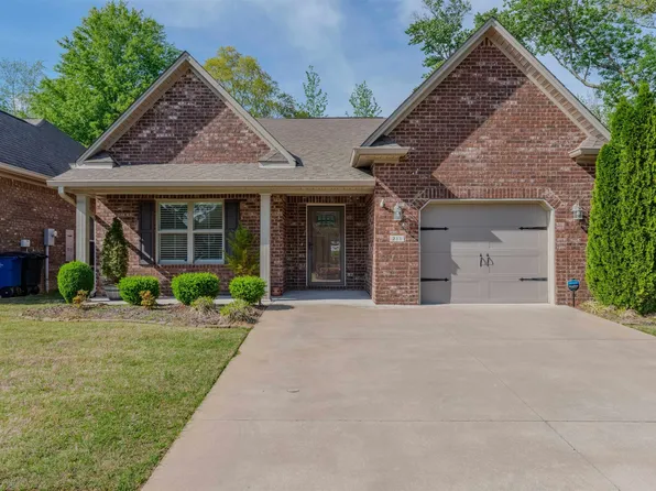 211 Cottage Ln, Florence, AL 35630