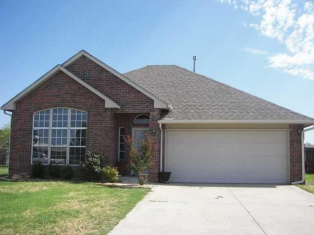 2nd image of 1612 Silver Oak Dr