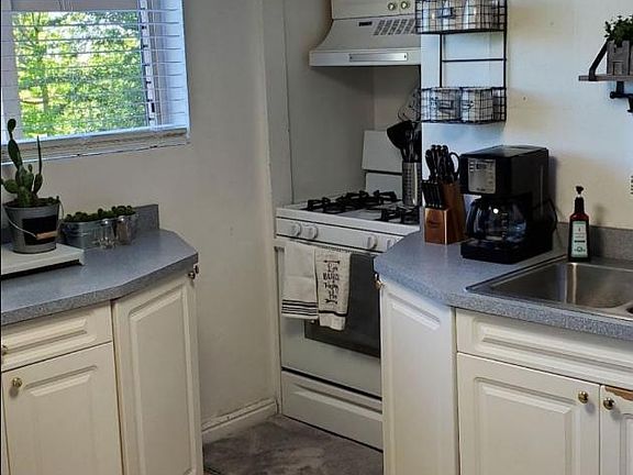 2nd image of 1942 Laguna Vista Dr
