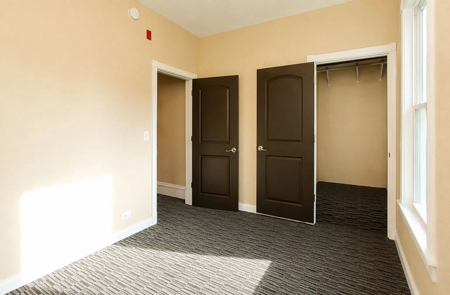 Marshall Ave Apartments — Photo 2