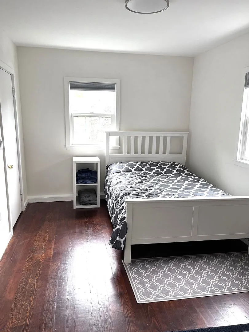 Fully Furnished- 2 bedroom/ 2 bathroom in Seacliff neighborhood walking distance to the beach — Photo 3
