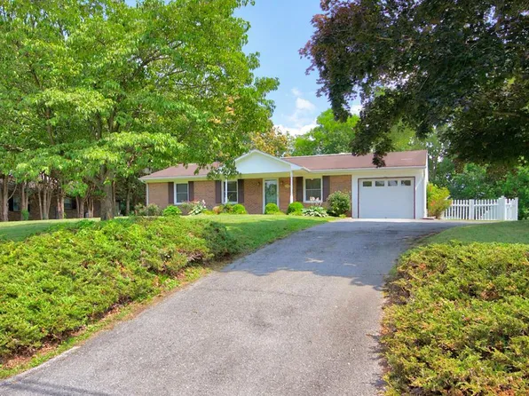 735 Rolling Hills Dr, Wytheville, VA 24382