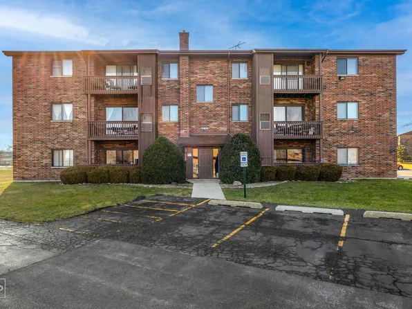 15805 Peggy Ln APT 10, Oak Forest, IL 60452