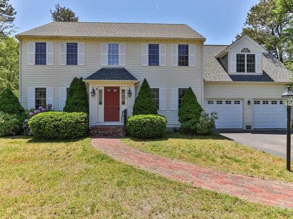 14 Sandy Way, Mashpee, MA 02649