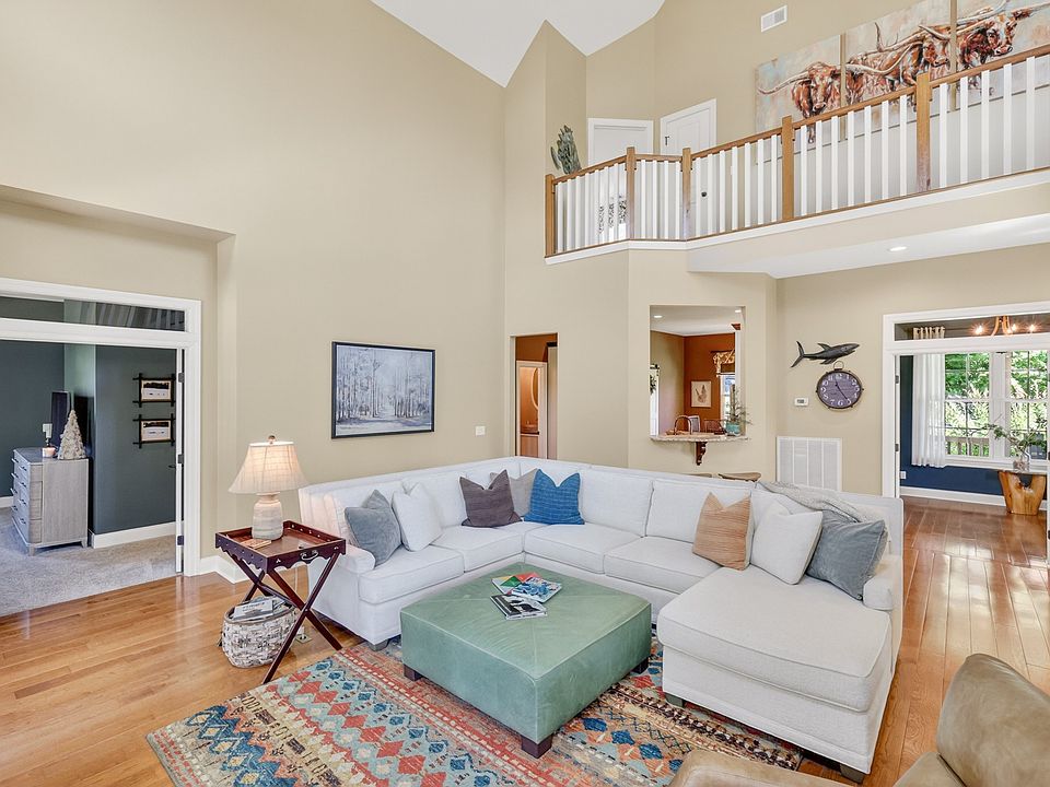 16th image of 157 Giles Ln