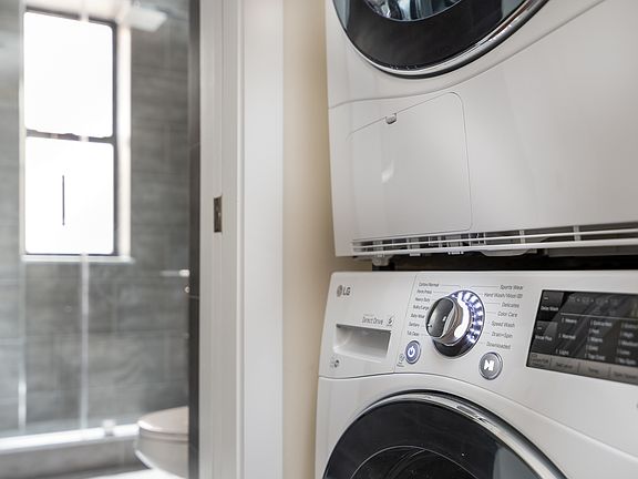 5th image of 921 Washington Ave #539