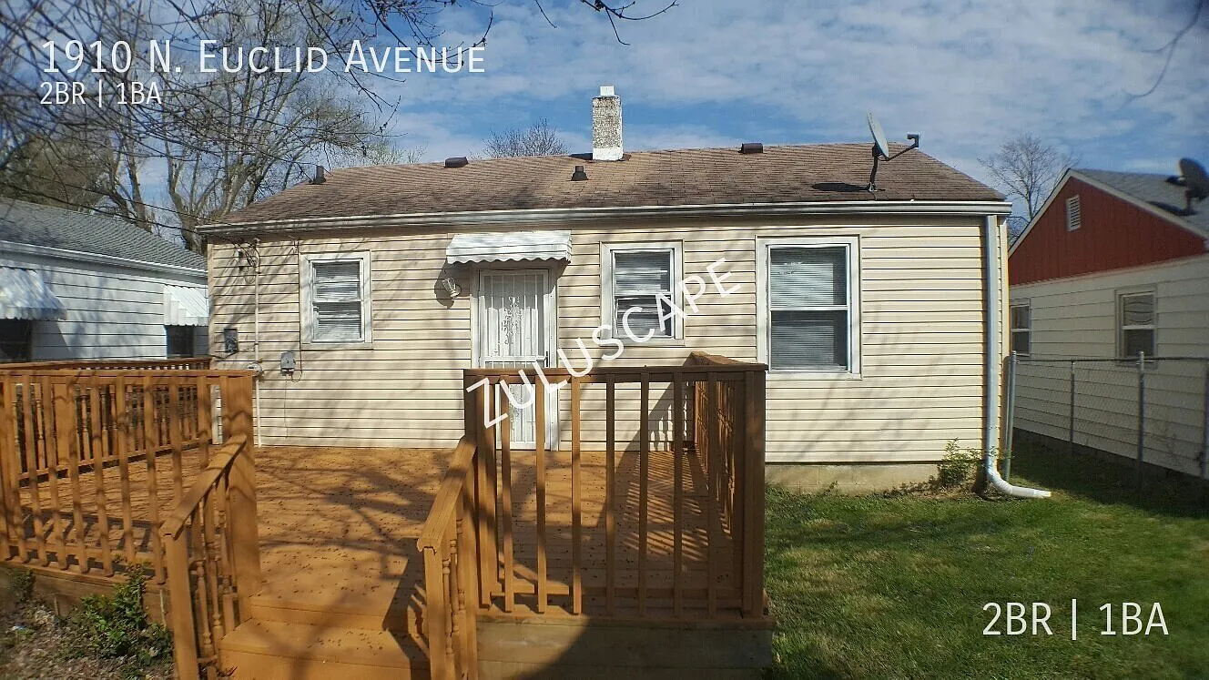 1910 Euclid Ave. / 2 Bedroom 1 bathroom Remodeled Bungalow In Irvington — Photo 4