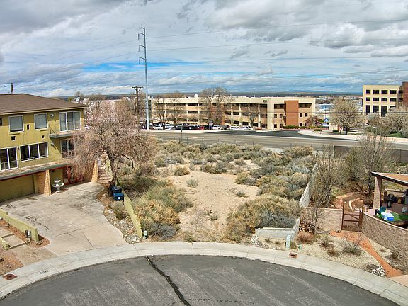 2nd image of 4005 Gracia Ct NE