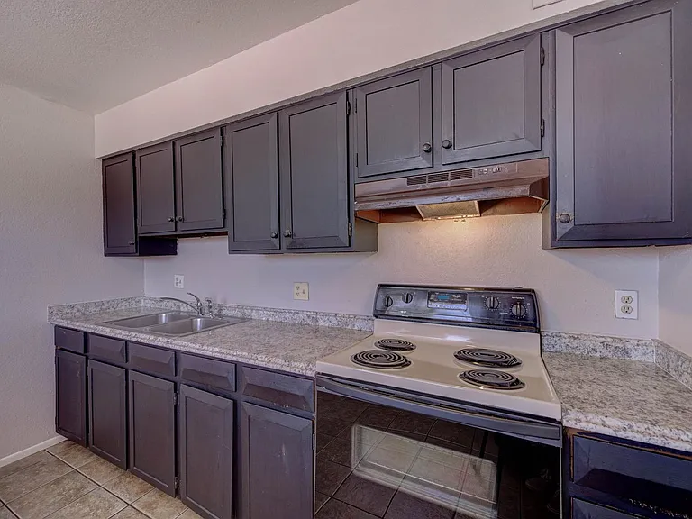 371 N Williams St — Photo 10