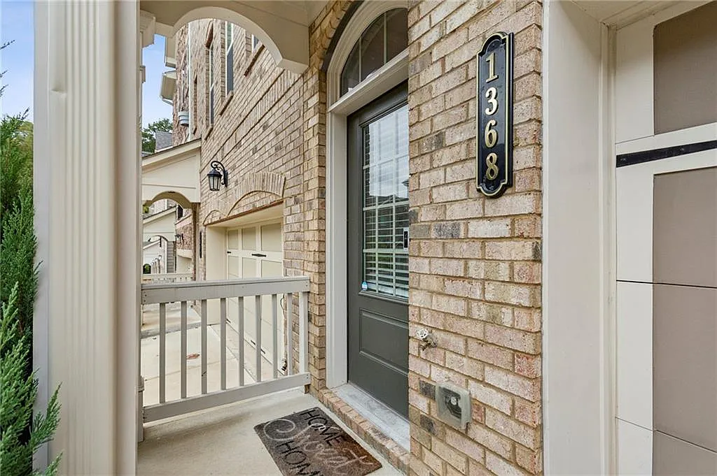4 bed, 3.5 bath, 2407 sqft, $4,800 — Photo 2