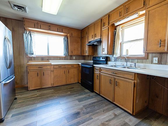 3rd image of 413 28th St