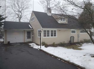 12 Wakefield Ave, Port Washington, NY 11050