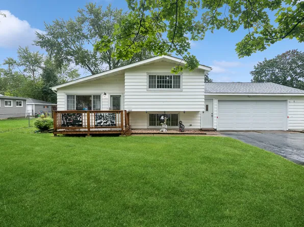 1233 N Lake Shore Dr, Round Lake Beach, IL 60073