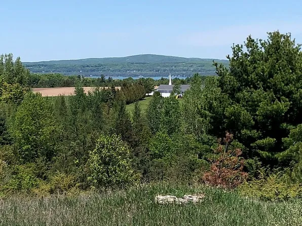 358 Harbor View Ln, Petoskey, MI 49770