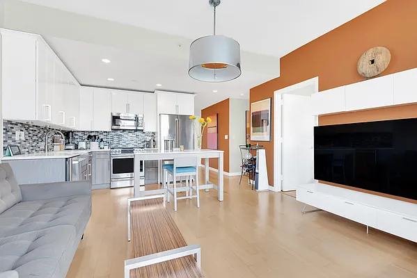 Sold by Bond New York | media 3