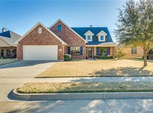 1031 Saint Andrews Dr, Burleson, TX 76028