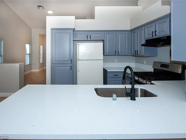 921 English Heather Dr — Photo 10