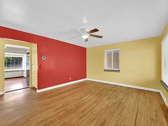 5th image of 3704 Fowler Ave