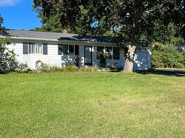 64 Homewood Dr, Hampton Bays, NY 11946