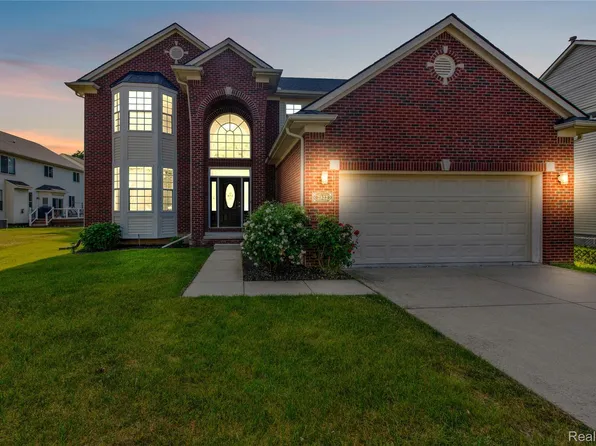 2322 Kirkton Dr, Troy, MI 48083