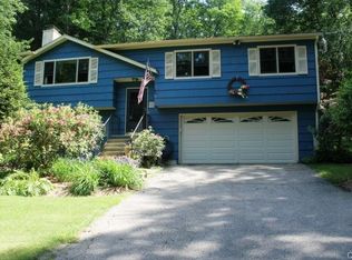 80 Lakeview Ter, Sandy Hook, CT 06482