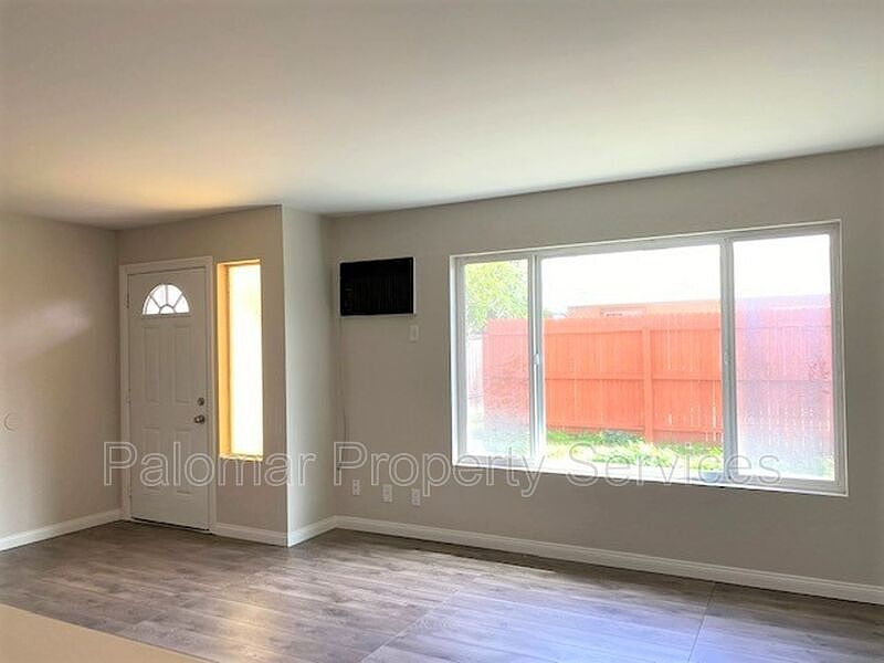 1st image of 1112 E 2nd Ave