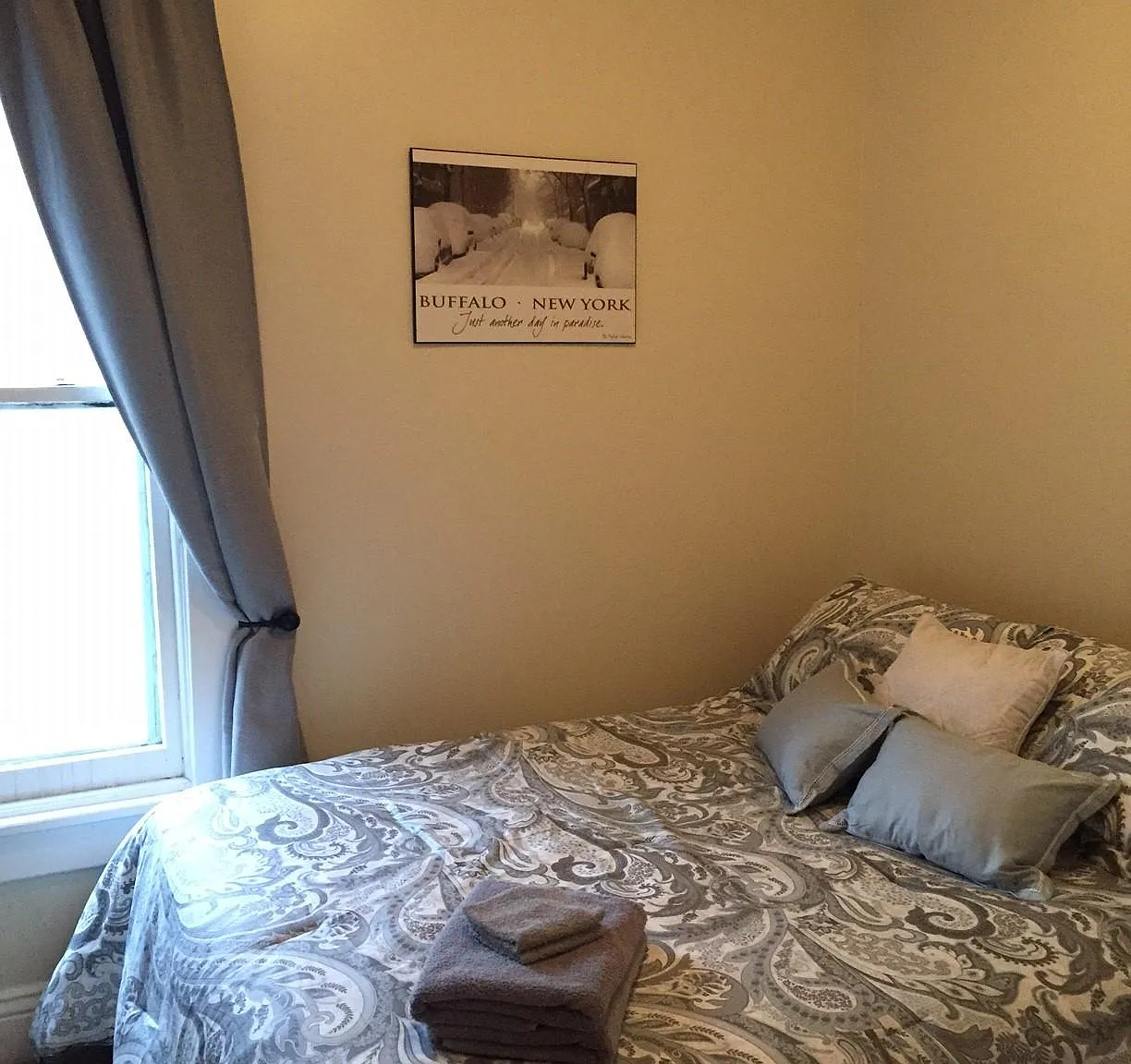 49 College St — Photo 2