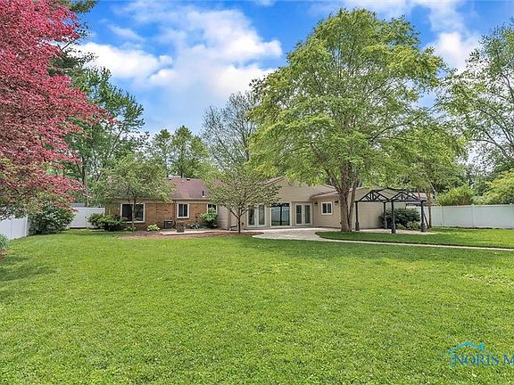 3rd image of 4024 Arnelle Dr