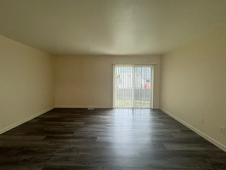 6955 Bonnie Brae Ln — Photo 12
