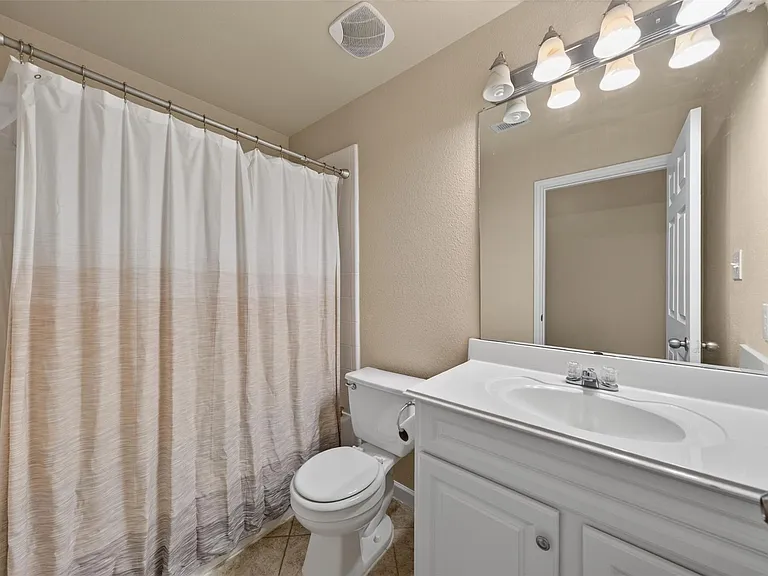 1317 Paige St — Photo 10