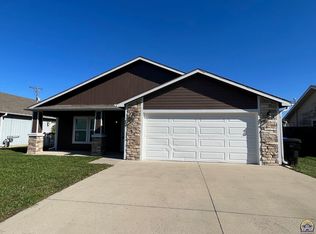 7032 SW Wheatfield Ln, Topeka, KS 66619