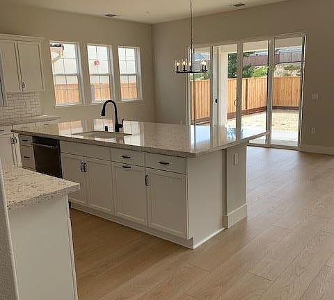 3rd image of 3044 Arroyo Dr