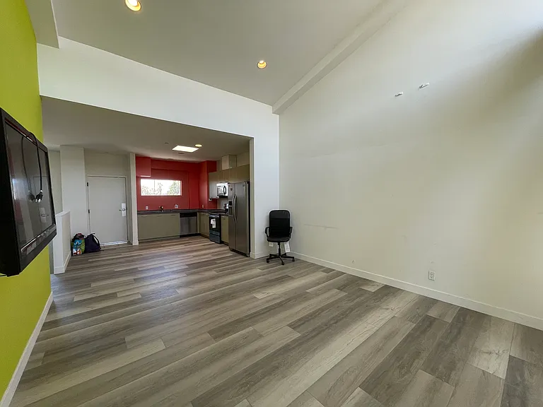 1188 W 36th Pl — Photo 6