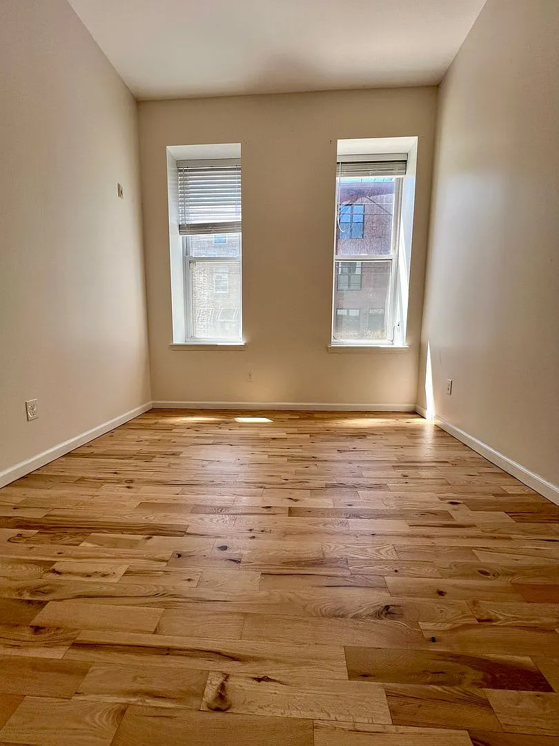 Master St W 2131 — Photo 3