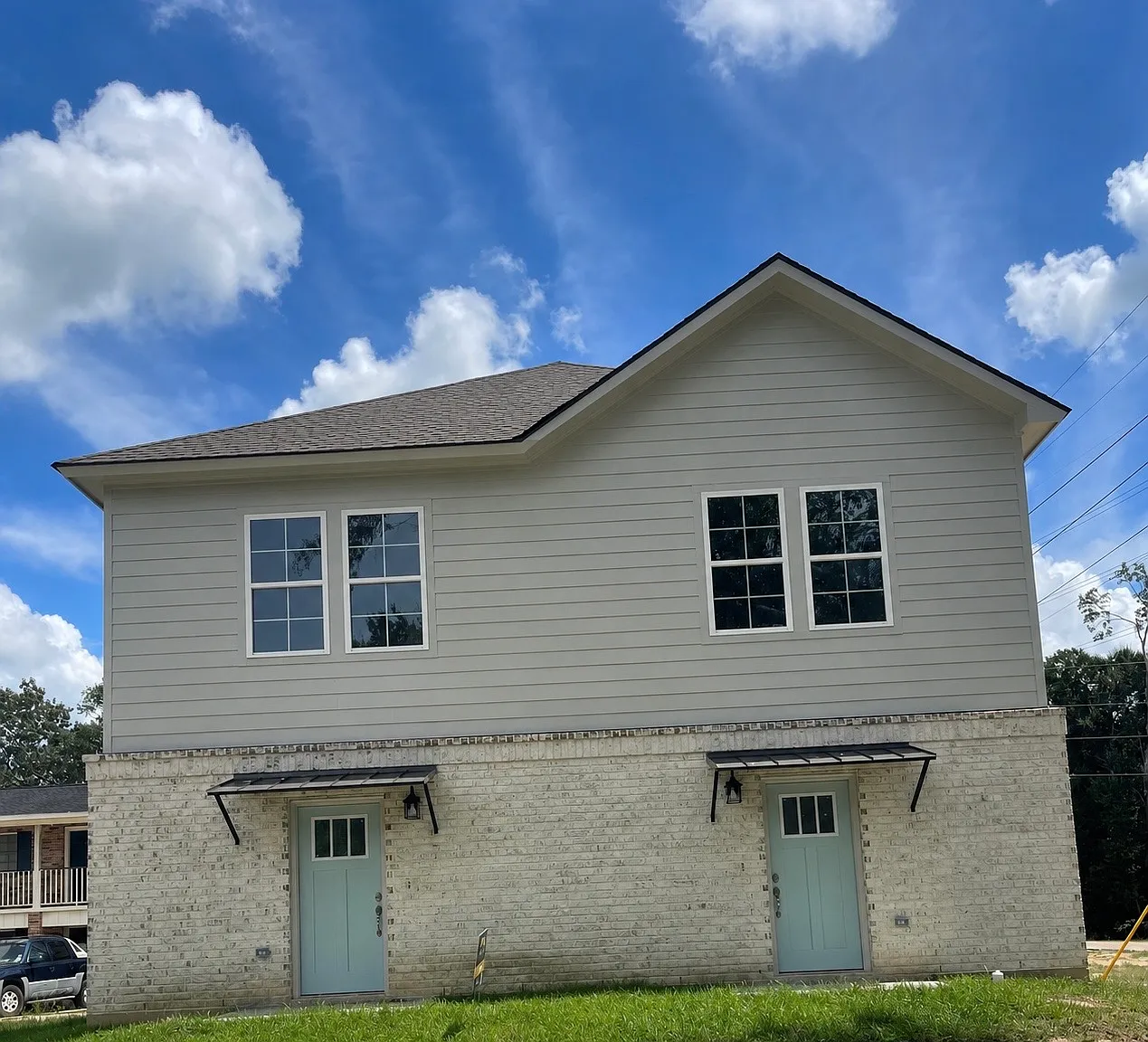 555 E Railroad Ave — Photo 1