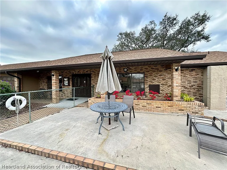 2306 Hidden Creek Cir — Photo 25
