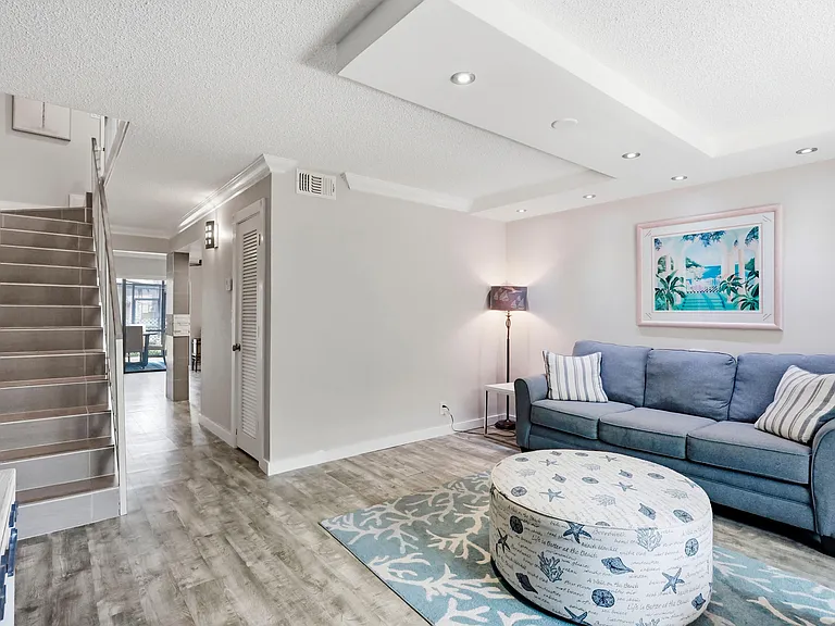 721 SE 1st Way #C11 — Photo 6