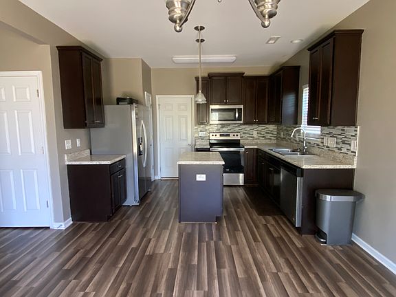 full kitchen view