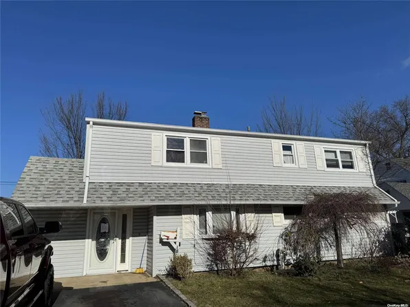 130 Bucket Lane, Levittown, NY 11756