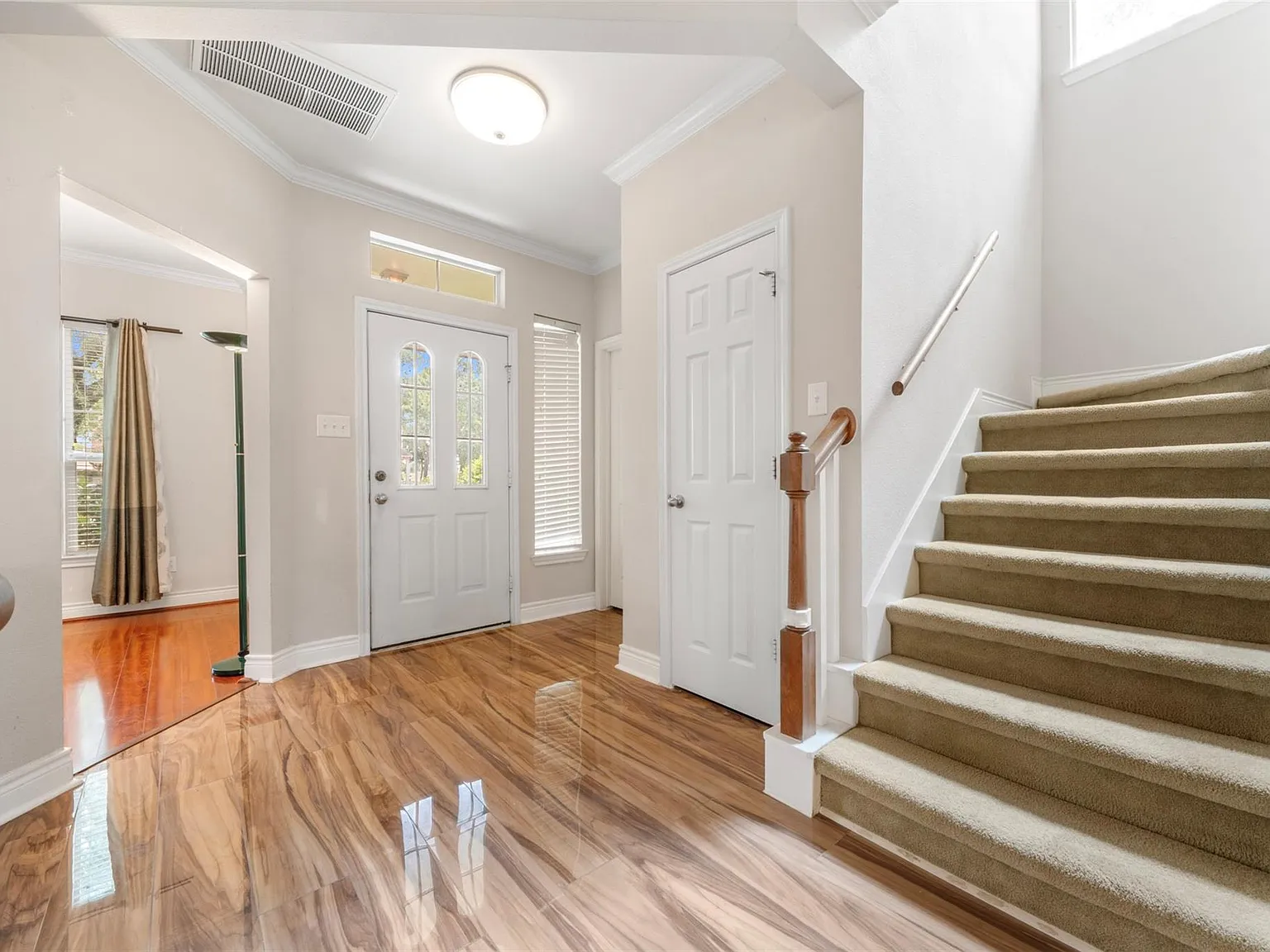 3 bed, 2.0 bath, 1608 sqft, $2,100 — Photo 3