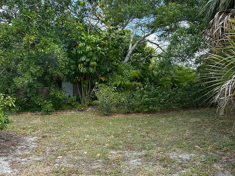 1546 Belleair Rd — Photo 12