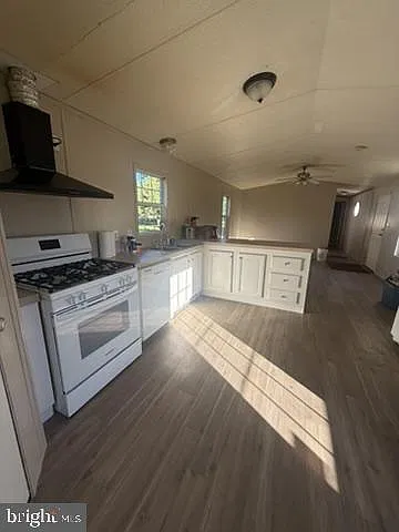 2 bed, 2.0 bath, 924 sqft, $1,250 — Photo 2