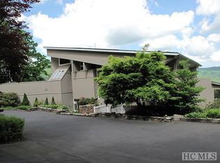 228 Golf View Rd, Sapphire, NC 28774