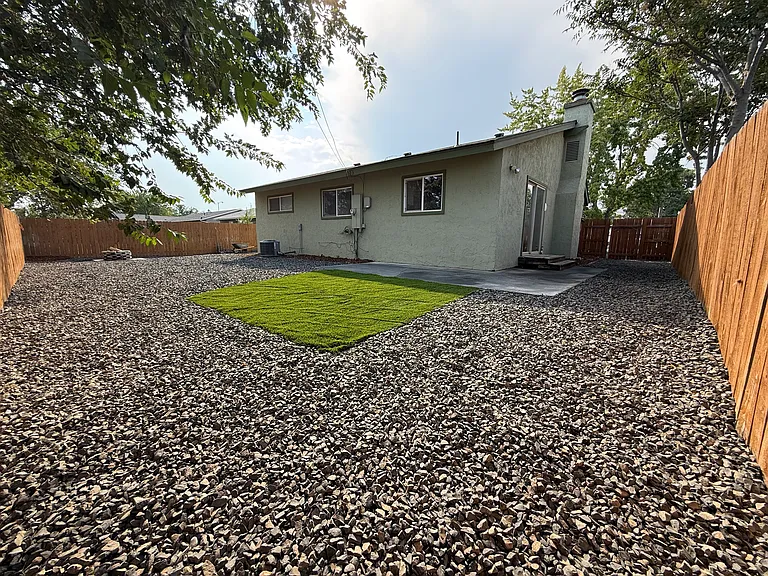 2703 W Texas St — Photo 26